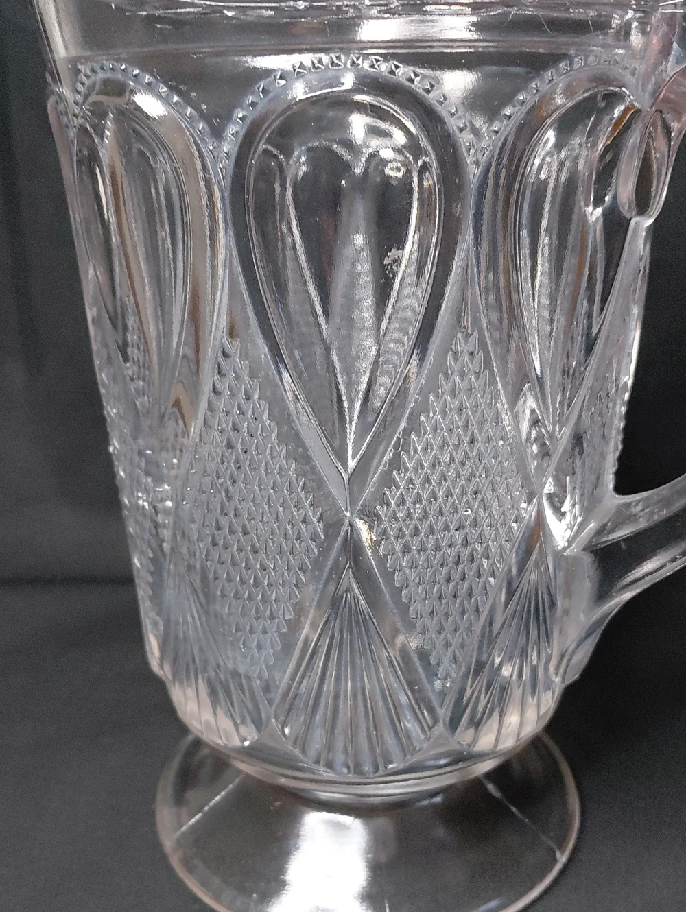 US GLASS Pitcher Magnesium Glass?